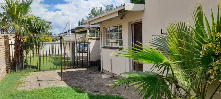 To Let 3 Bedroom Property for Rent in Flimieda North West